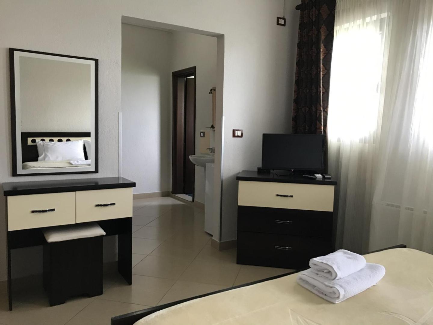 Hotel Camping Lini Buitenkant foto